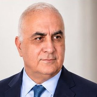 الأستاذ غسان معمر